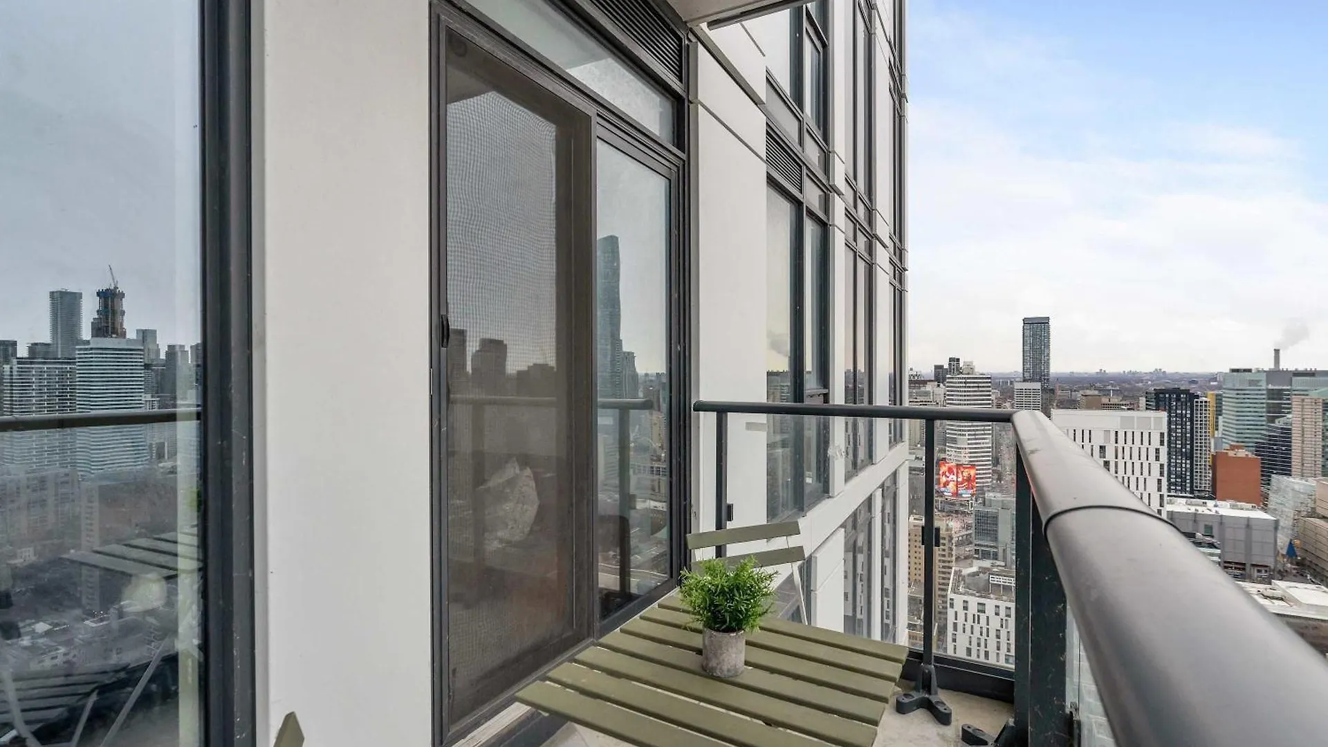 Sunset View Studio By Eaton Centre Toronto